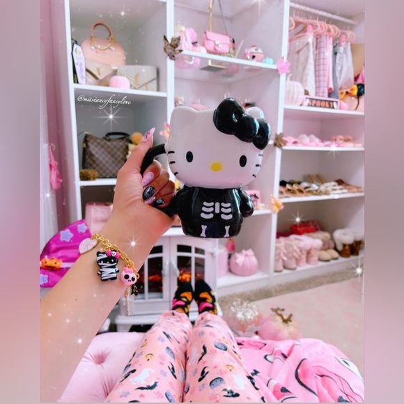 Hello Kitty Mummy Gold Plated Charm Bracelet - Picture 2 of 2